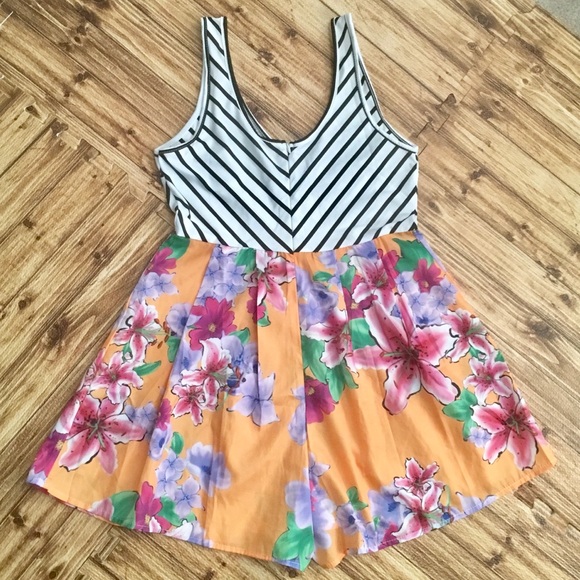🔴 x3/$15🧡ADORABLE FLRL/STRIPED SLEEVELESS ROMPER - Picture 2 of 7